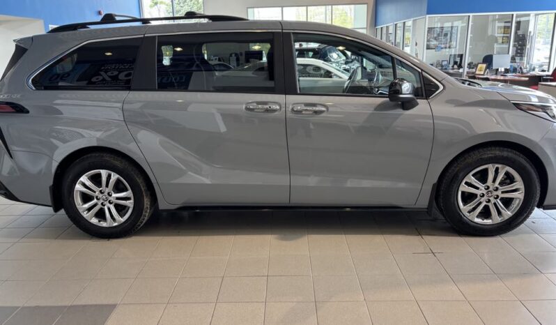 
								2023 Toyota Sienna Hybrid Limited Awd 7-Pass full									