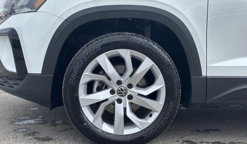 
								2022 Volkswagen Taos Comfortline 4MOTION full									