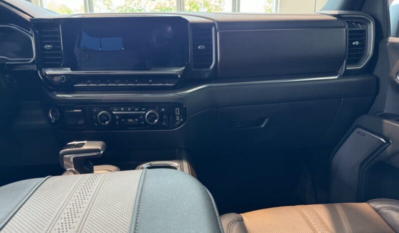 
								2023 Chevrolet Silverado 1500 Crew Cab 4×4 High full									