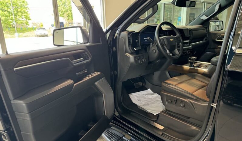
								2023 Chevrolet Silverado 1500 Crew Cab 4×4 High full									
