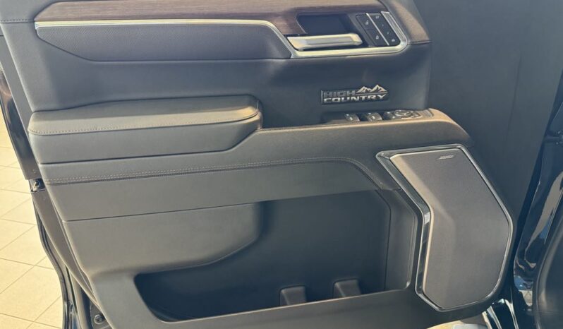 
								2023 Chevrolet Silverado 1500 Crew Cab 4×4 High full									