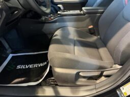 
										2024 Toyota Prius Plug-In SE full									