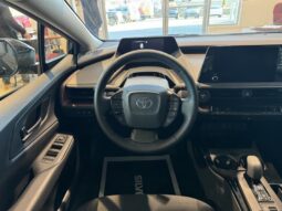 
										2024 Toyota Prius Plug-In SE full									