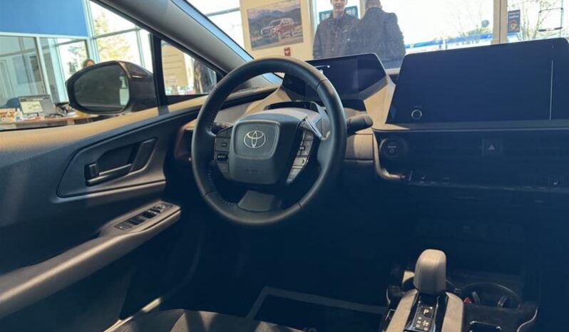 
								2024 Toyota Prius Plug-In SE full									