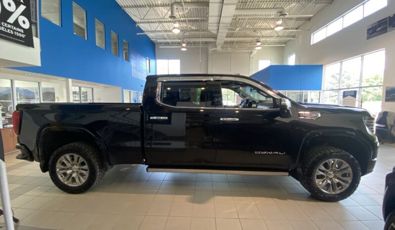 
								2022 GMC Sierra 1500 Denali Standard Box full									