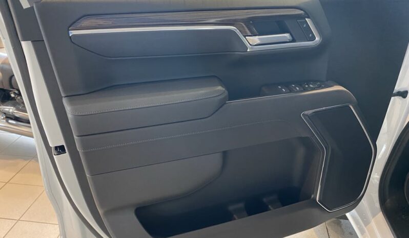 
								2025 Chevrolet Silverado 1500 Crew Cab Standard full									