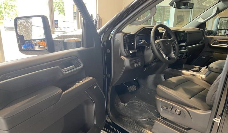 
								2025 Chevrolet Silverado 2500 4wd Crew Cab Long full									