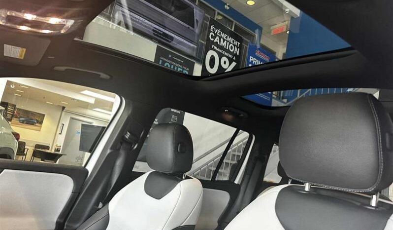 
								2021 Mercedes-Benz GLB250 4MATIC SUV full									