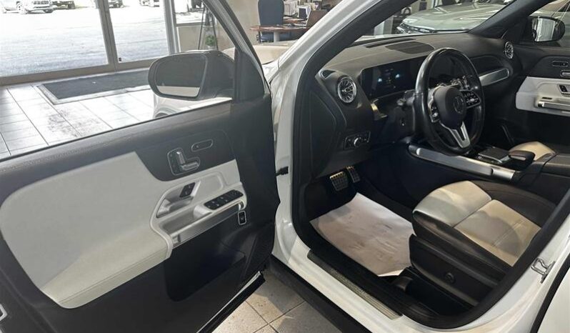 
								2021 Mercedes-Benz GLB250 4MATIC SUV full									
