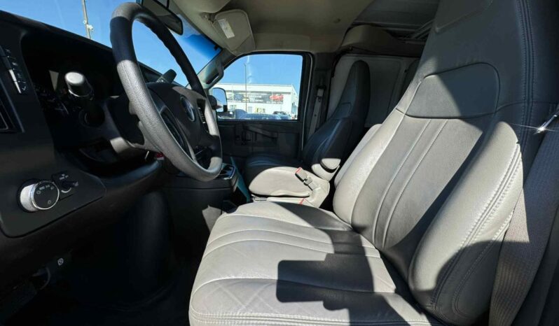 
								2024 GMC Savana Cargo 2500 Regular full									