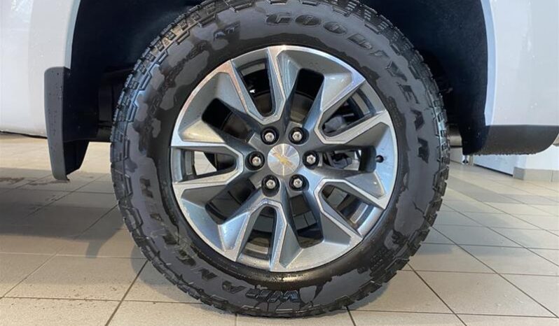 2025 Chevrolet Silverado 1500 Crew Cab Standard Box 4-Wheel Drive LT full