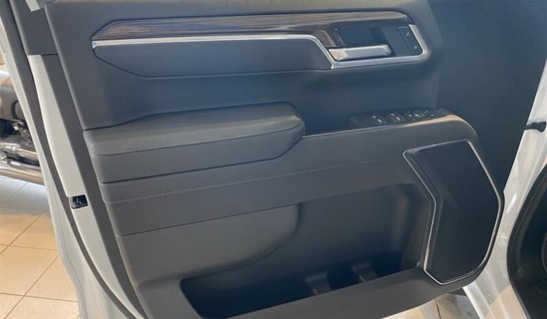 2025 Chevrolet Silverado 1500 Crew Cab Standard Box 4-Wheel Drive LT full