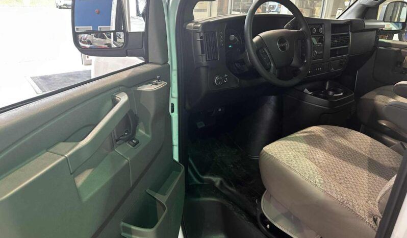 
								2025 GMC Savana Cargo 2500 Regular full									