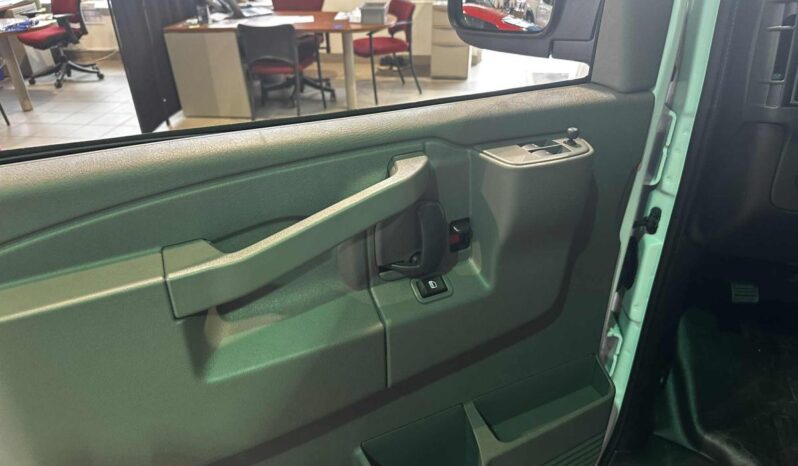 
								2025 GMC Savana Cargo 2500 Regular full									