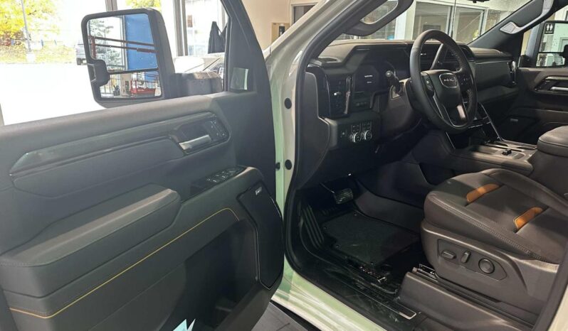 2026 GMC Sierra 2500 Crew Cab Standard full