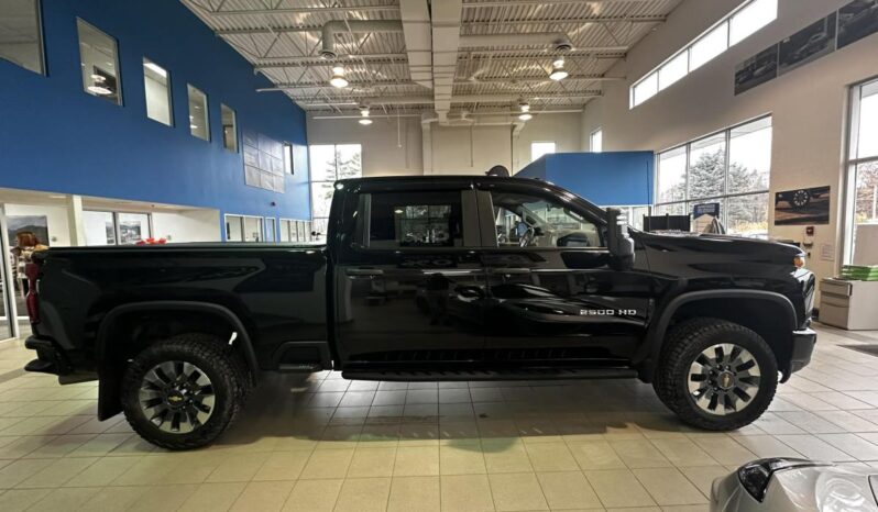 
								2023 Chevrolet Silverado 2500 Crew 4×4 Custom full									