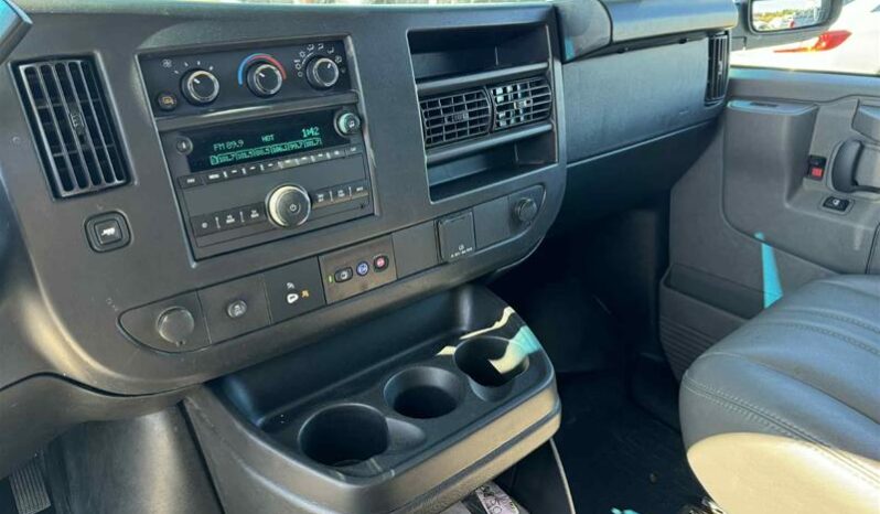 
								2024 GMC Savana Cargo 2500 Regular Wheelbase Rear-Wheel Drive full									