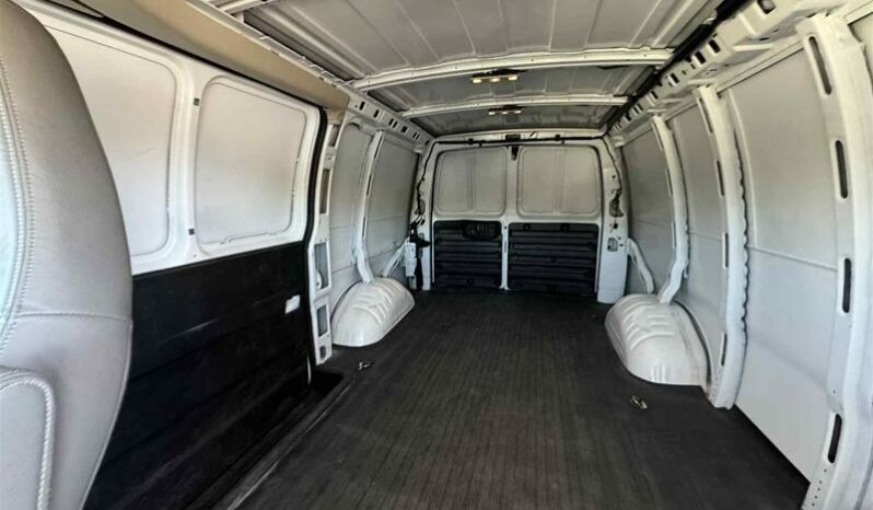 
								2024 GMC Savana Cargo 2500 Regular Wheelbase Rear-Wheel Drive full									