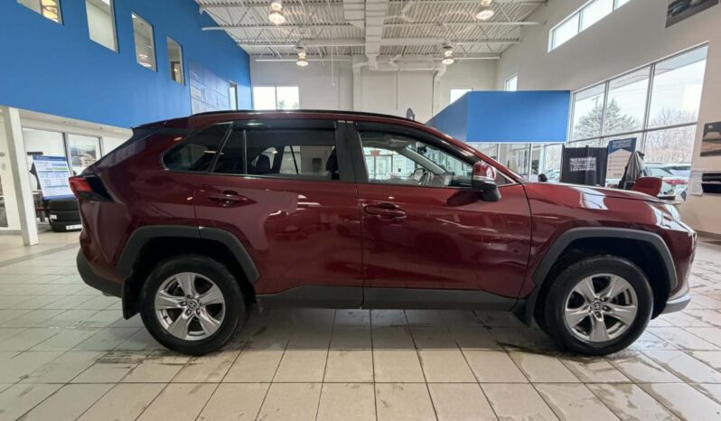
								2022 Toyota RAV4 Xle Awd full									