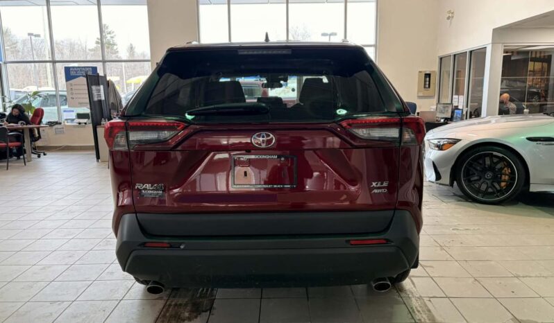 
								2022 Toyota RAV4 Xle Awd full									