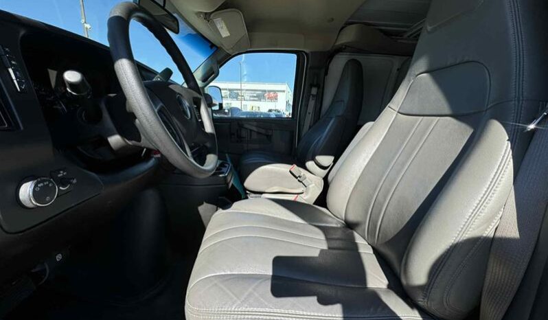 
								2024 GMC Savana Cargo 2500 Regular full									
