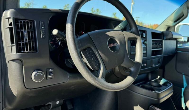 
								2024 GMC Savana Cargo 2500 Regular full									