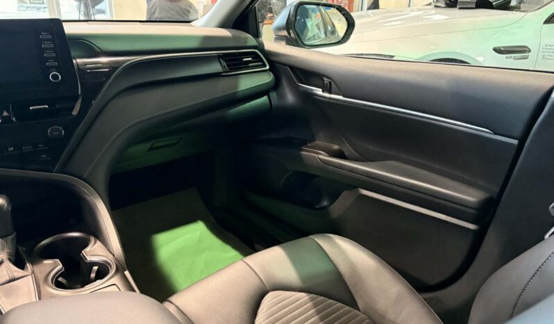 
								2024 Toyota Camry SE full									