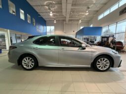 
										2024 Toyota Camry SE full									