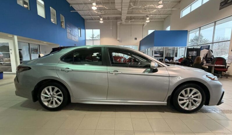 
								2024 Toyota Camry SE full									