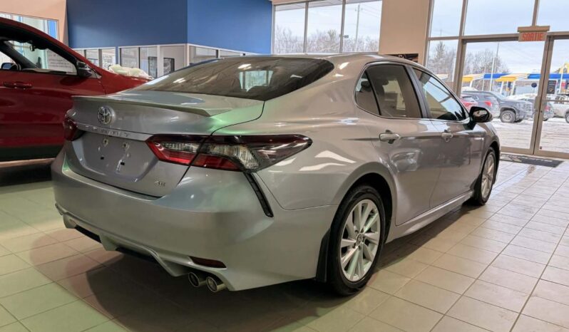
								2024 Toyota Camry SE full									