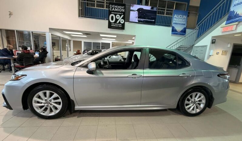 
								2024 Toyota Camry SE full									