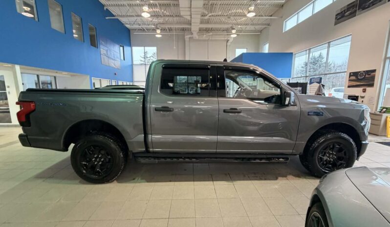 
								2025 Ford F-150 Lightning Xlt 4wd Supercrew full									