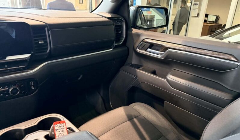 
								2022 Chevrolet Silverado 1500 Crew Cab 4×4 Lt full									