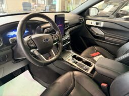 
										2022 Ford Explorer ST full									