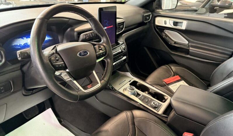 
								2022 Ford Explorer ST full									