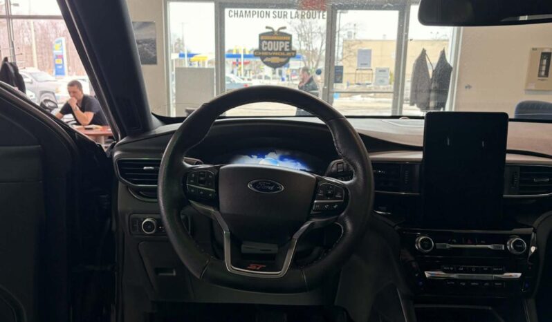 
								2022 Ford Explorer ST full									
