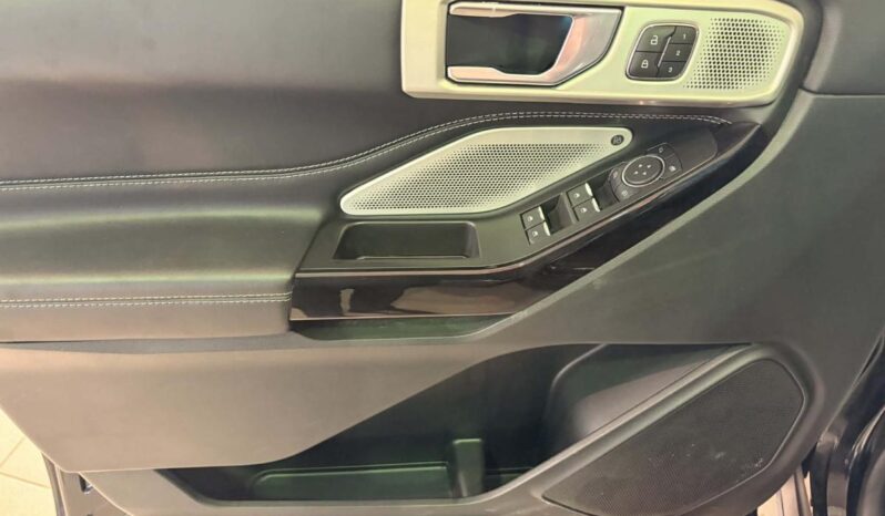 
								2022 Ford Explorer ST full									