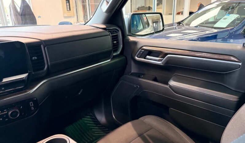 
								2025 Chevrolet Silverado 1500 Crew Cab Short Box 4 full									