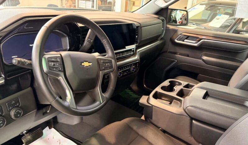 
								2025 Chevrolet Silverado 1500 Crew Cab Short Box 4 full									