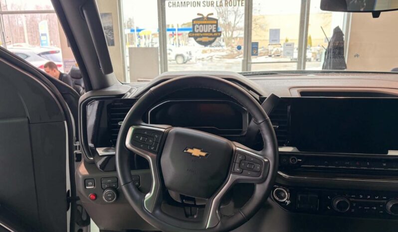 
								2025 Chevrolet Silverado 1500 Crew Cab Short Box 4 full									