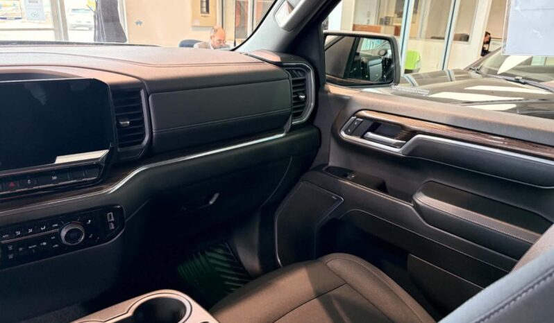 
								2025 Chevrolet Silverado 1500 Crew Cab Short Box 4 full									