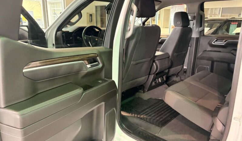 
								2025 Chevrolet Silverado 1500 Crew Cab Short Box 4 full									