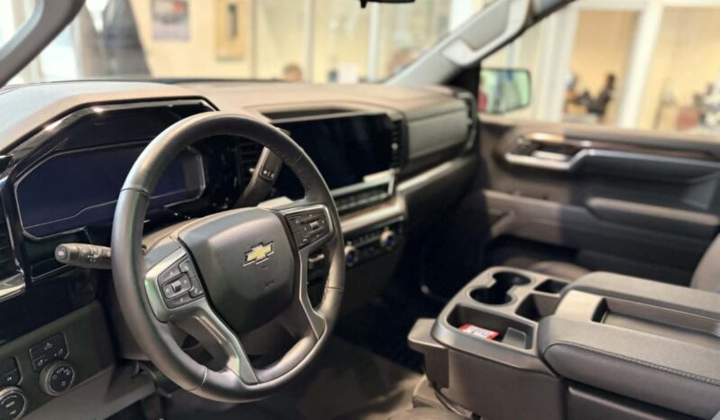 
								2025 Chevrolet Silverado 1500 Crew Cab Standard full									