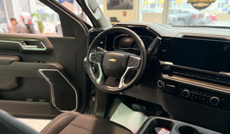 
								2025 Chevrolet Silverado 1500 Crew Cab Standard full									