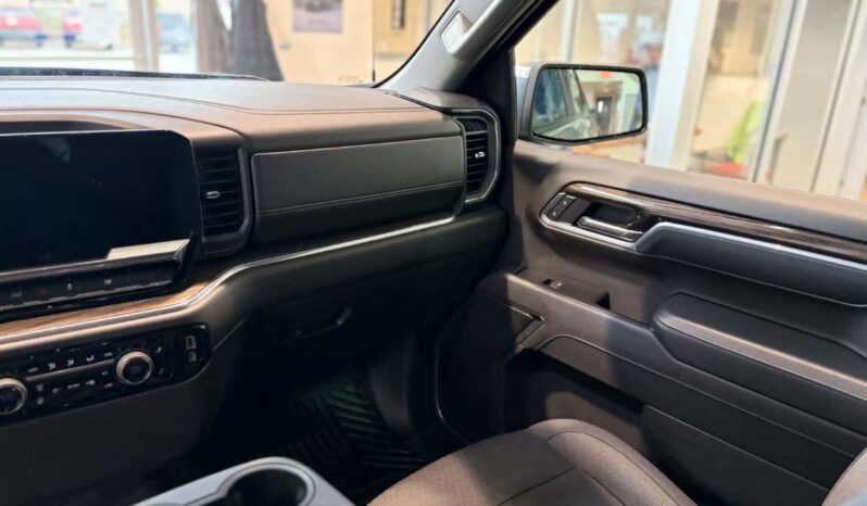 
								2025 Chevrolet Silverado 1500 Crew Cab Standard full									