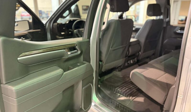 
								2025 Chevrolet Silverado 1500 Crew Cab Standard full									