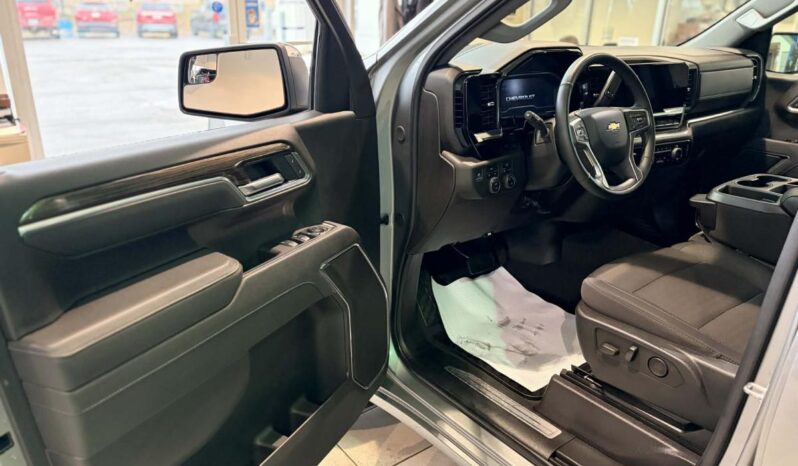 
								2025 Chevrolet Silverado 1500 Crew Cab Standard full									