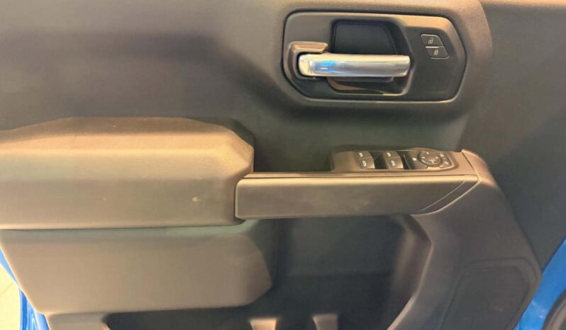 
								2025 Chevrolet Silverado 1500 Crew Cab Standard full									
