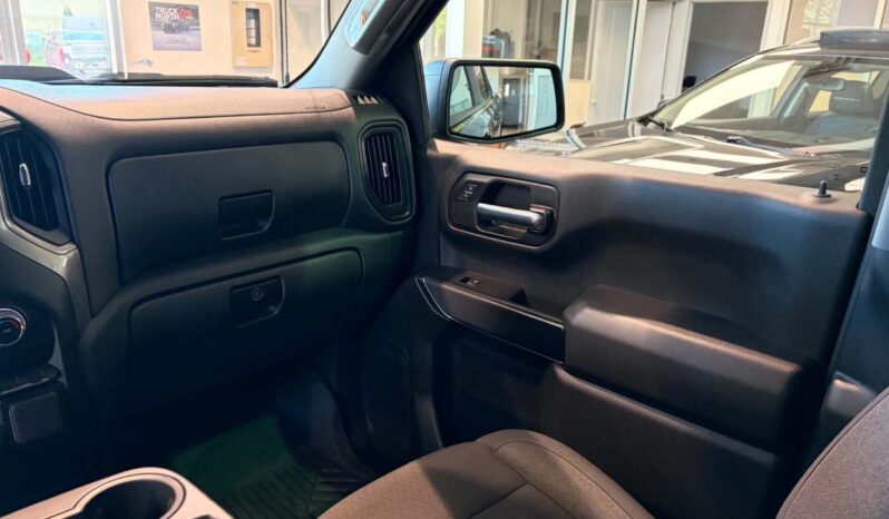 
								2025 Chevrolet Silverado 1500 Crew Cab Standard full									