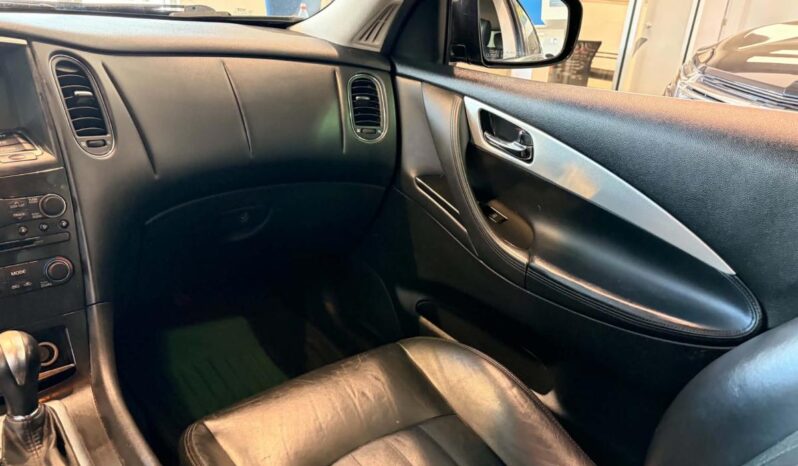 
								2015 Infiniti QX50 Wagon full									